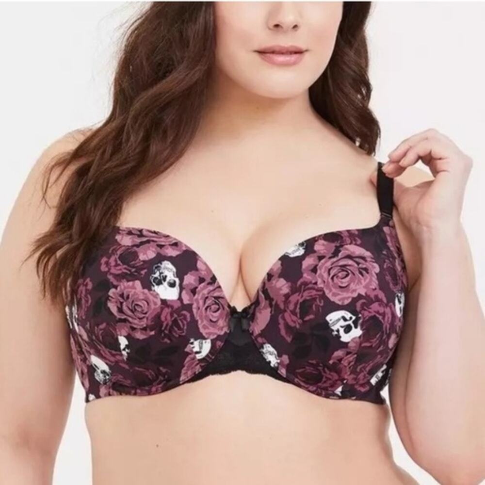 Torrid purple skulls and roses bra. 42D
